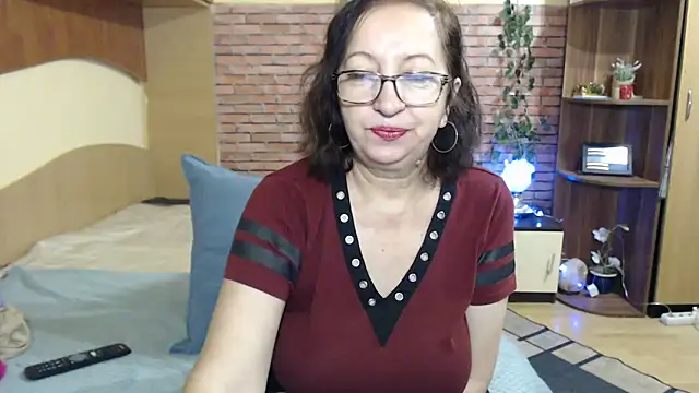 EvelyneFlirtyMilf online show from 01.06.26