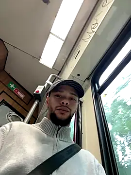 Lionayowe online show from 10.08.25