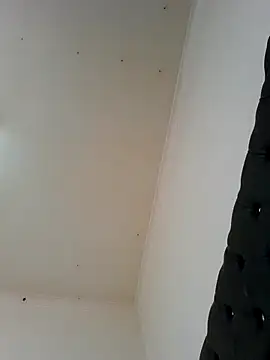 Snapshot of MySweetBitch143 chatting on 09.30.25 MySweetBitch143 online show from 09.30.25