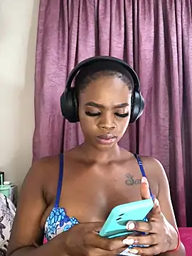 Snapshot of LuciousLips96 chatting on 03.10.25 LuciousLips96 online show from 03.10.25