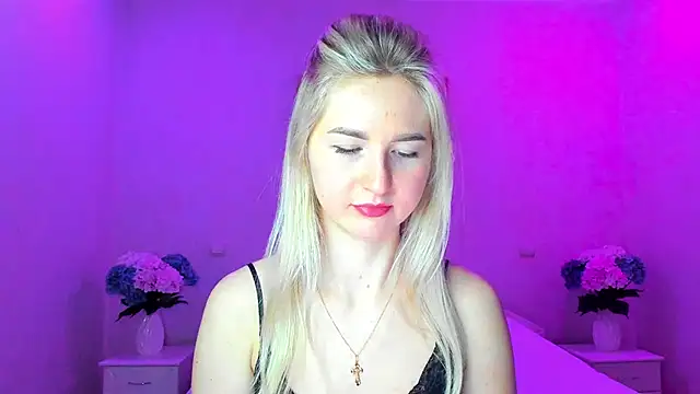 Snapshot of AnnaCarrera chatting on 12.08.24 AnnaCarrera online show from 12.08.24