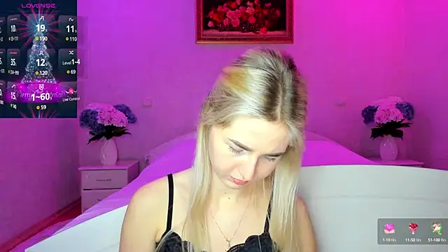 Snapshot of AnnaCarrera chatting on 12.11.24 AnnaCarrera online show from 12.11.24