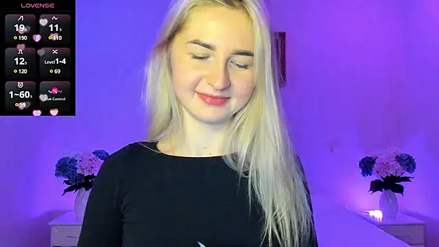 Snapshot of AnnaCarrera chatting on 12.12.24 AnnaCarrera online show from 12.12.24