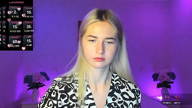 Snapshot of AnnaCarrera chatting on 12.14.24 AnnaCarrera online show from 12.14.24