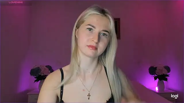 Snapshot of AnnaCarrera chatting on 12.28.24 AnnaCarrera online show from 12.28.24