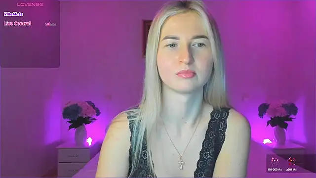 Snapshot of AnnaCarrera chatting on 01.06.25 AnnaCarrera online show from 01.06.25