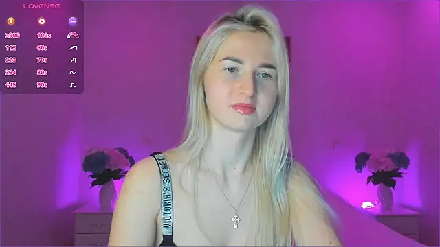 Snapshot of AnnaCarrera chatting on 01.07.25 AnnaCarrera online show from 01.07.25