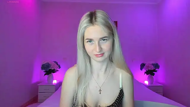 Snapshot of AnnaCarrera chatting on 01.16.25 AnnaCarrera online show from 01.16.25