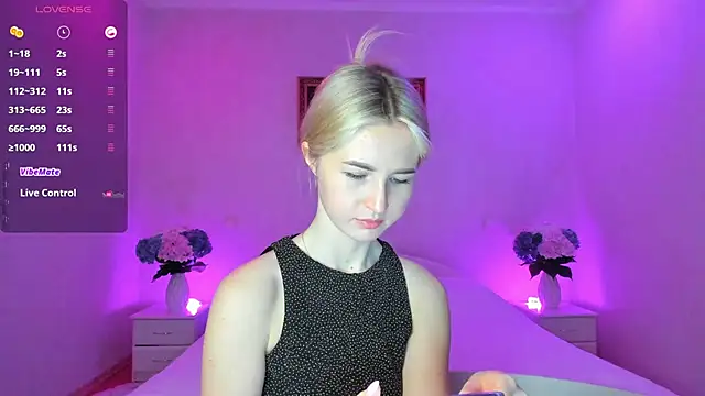 Snapshot of AnnaCarrera chatting on 01.16.25 AnnaCarrera online show from 01.16.25