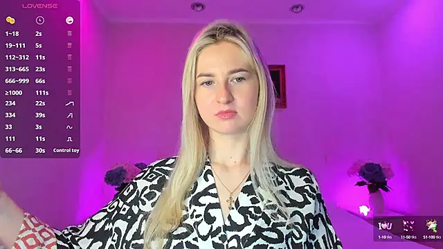 Snapshot of AnnaCarrera chatting on 01.22.25 AnnaCarrera online show from 01.22.25