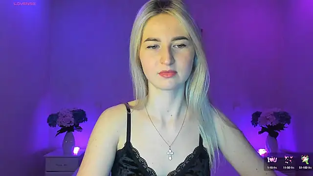 Snapshot of AnnaCarrera chatting on 02.09.25 AnnaCarrera online show from 02.09.25