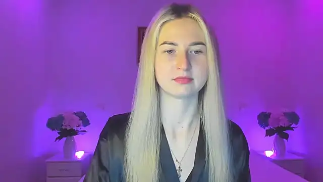 Snapshot of AnnaCarrera chatting on 02.20.25 AnnaCarrera online show from 02.20.25