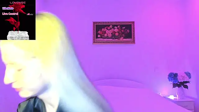 Snapshot of AnnaCarrera chatting on 03.03.25 AnnaCarrera online show from 03.03.25