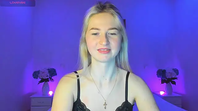 Snapshot of AnnaCarrera chatting on 03.06.25 AnnaCarrera online show from 03.06.25