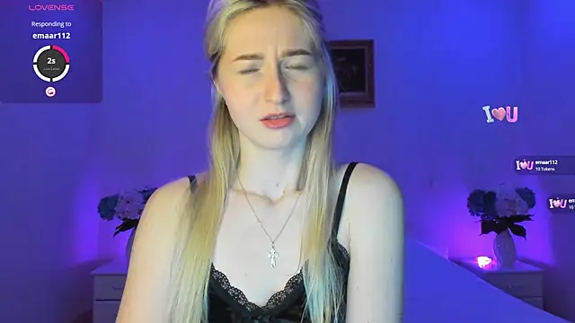 Snapshot of AnnaCarrera chatting on 03.06.25 AnnaCarrera online show from 03.06.25