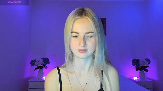 Snapshot of AnnaCarrera chatting on 03.07.25 AnnaCarrera online show from 03.07.25