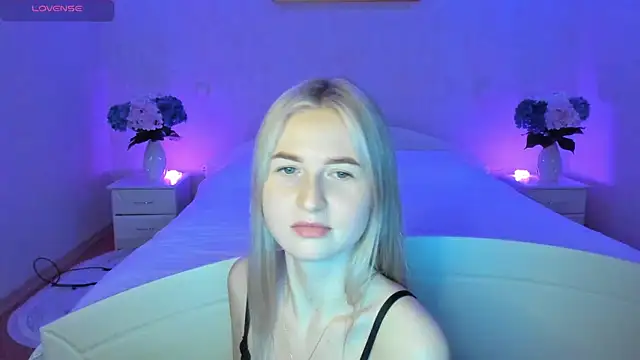 Snapshot of AnnaCarrera chatting on 03.07.25 AnnaCarrera online show from 03.07.25