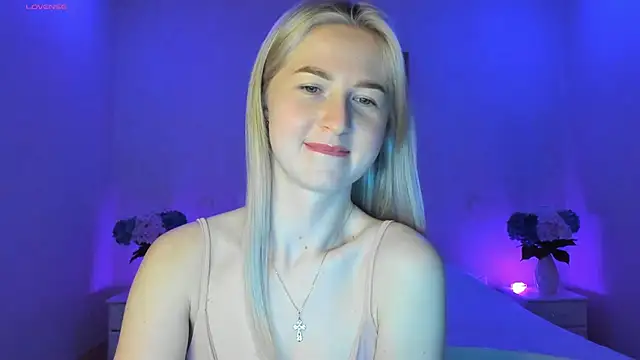 Snapshot of AnnaCarrera chatting on 03.09.25 AnnaCarrera online show from 03.09.25