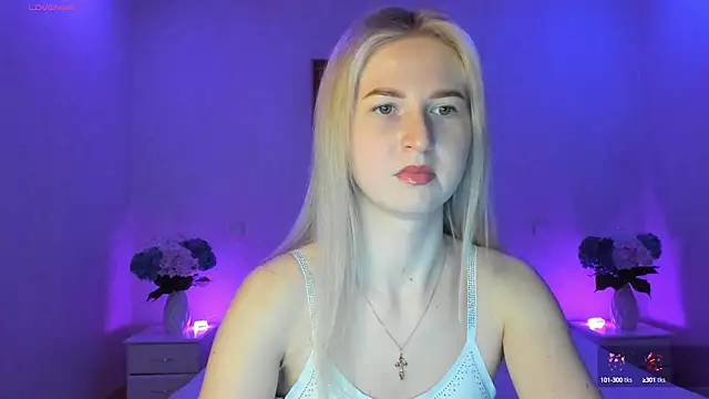 Snapshot of AnnaCarrera chatting on 03.11.25 AnnaCarrera online show from 03.11.25