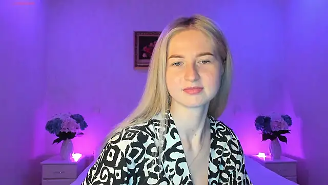 Snapshot of AnnaCarrera chatting on 03.16.25 AnnaCarrera online show from 03.16.25