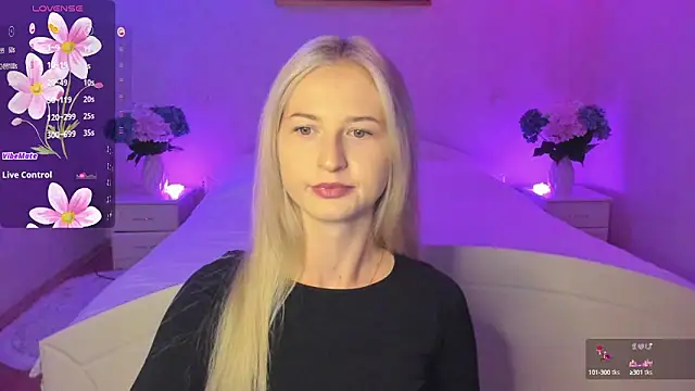 Snapshot of AnnaCarrera chatting on 10.06.25 AnnaCarrera online show from 10.06.25