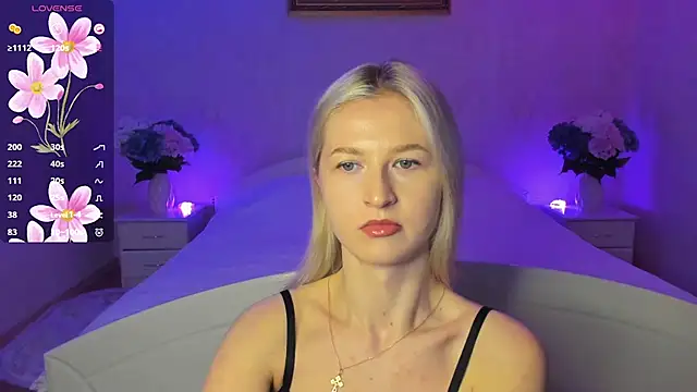 Snapshot of AnnaCarrera chatting on 11.03.25 AnnaCarrera online show from 11.03.25