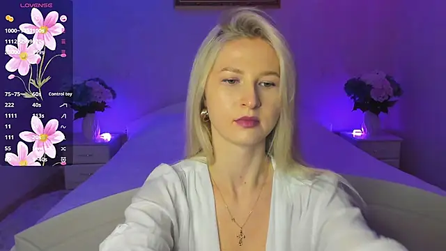 Snapshot of AnnaCarrera chatting on 11.07.25 AnnaCarrera online show from 11.07.25