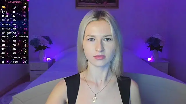 Snapshot of AnnaCarrera chatting on 11.24.25 AnnaCarrera online show from 11.24.25