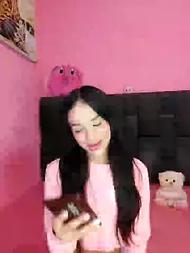 Snapshot of secretgreisy_ chatting on 12.13.24 secretgreisy online show from 12.13.24