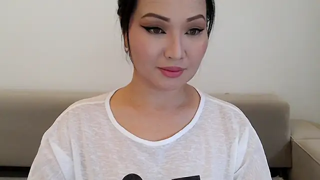 Snapshot of DanyMin chatting on 11.04.25 DanyMin online show from 11.04.25