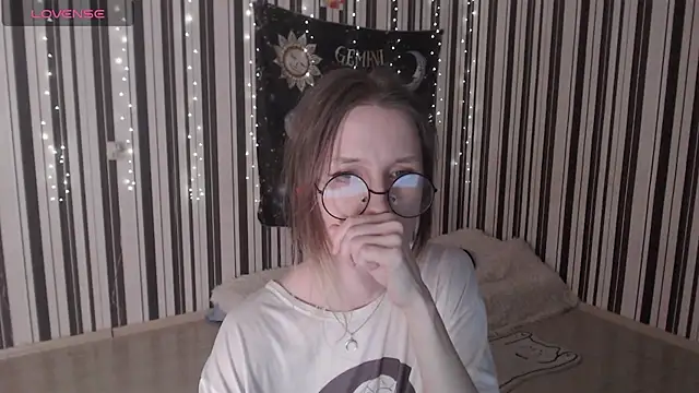 Snapshot of _Hanna_Moon_ chatting on 10.15.25 Hanna Moon online show from 10.15.25