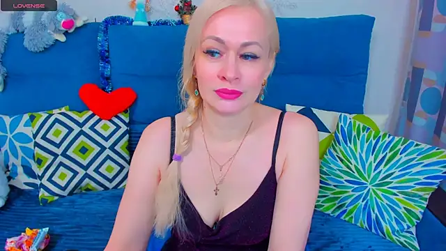 EllenMoore online show from 01.07.25