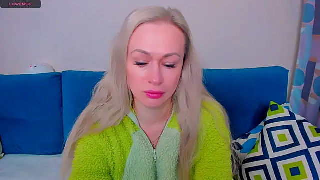 EllenMoore online show from 09.30.25