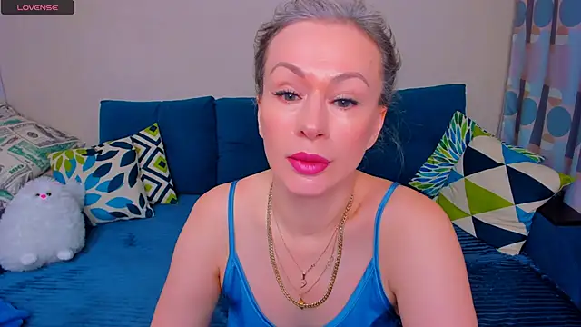 EllenMoore online show from 11.04.25