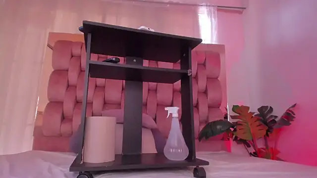 Secret chells online show from 10.03.25