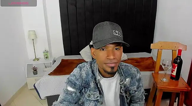 Snapshot of anhtony_wayans chatting on 01.18.25 anhtony wayans online show from 01.18.25