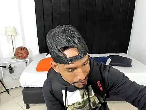 Snapshot of anhtony_wayans chatting on 10.01.25 anhtony wayans online show from 10.01.25