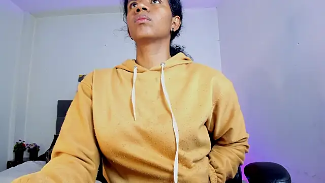 Ellie Alves online show from 10.06.25