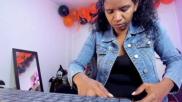 Ellie Alves online show from 10.30.25