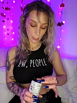 Snapshot of LilyOrion chatting on 02.09.25 LilyOrion online show from 02.09.25