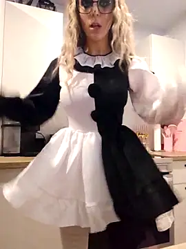 Snapshot of LilyOrion chatting on 11.01.25 LilyOrion online show from 11.01.25