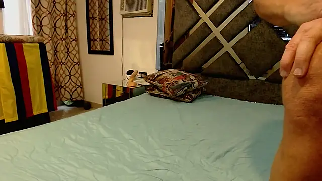 Snapshot of carlosbangsstar chatting on 03.13.25 carlosbangsstar online show from 03.13.25