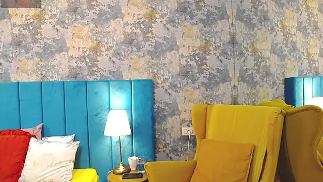 Snapshot of LisaCroft chatting on 09.09.25 LisaCroft online show from 09.09.25