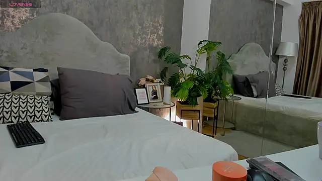 Snapshot of LisaCroft chatting on 02.09.26 LisaCroft online show from 02.09.26