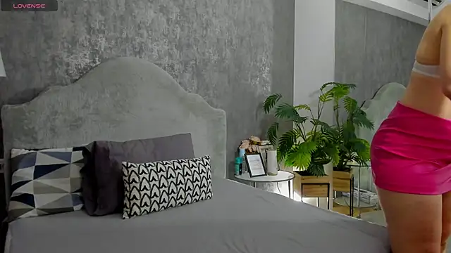 Snapshot of LisaCroft chatting on 02.17.26 LisaCroft online show from 02.17.26