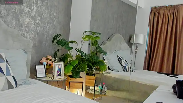 Snapshot of LisaCroft chatting on 02.24.26 LisaCroft online show from 02.24.26