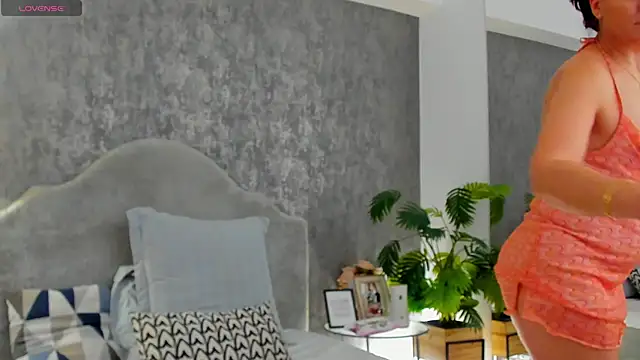 Snapshot of LisaCroft chatting on 02.27.26 LisaCroft online show from 02.27.26