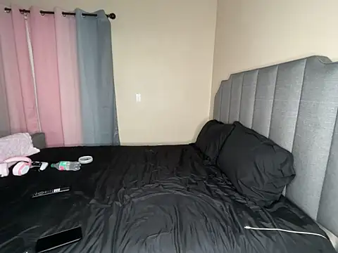 Snapshot of souulsnatcher chatting on 10.10.25 souulsnatcher online show from 10.10.25