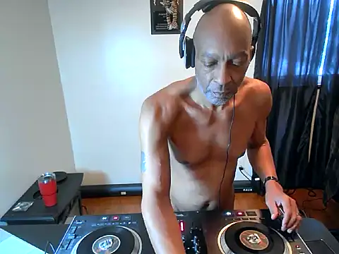 longdick4you8686 online show from 01.23.25