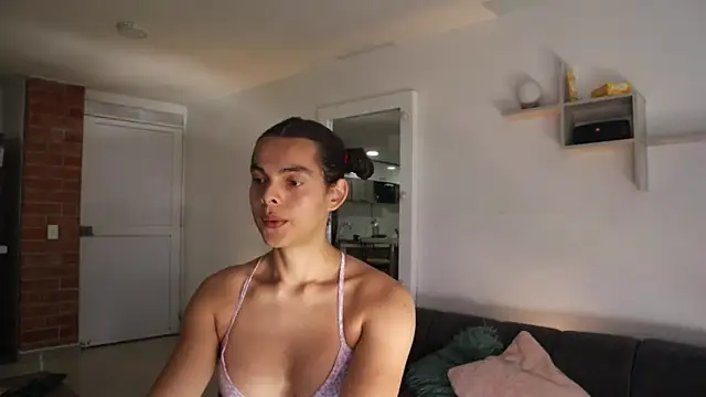 Snapshot of _Vahos_ chatting on 10.02.25 Vahos online show from 10.02.25